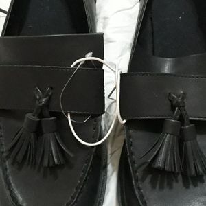 Heeled loafer